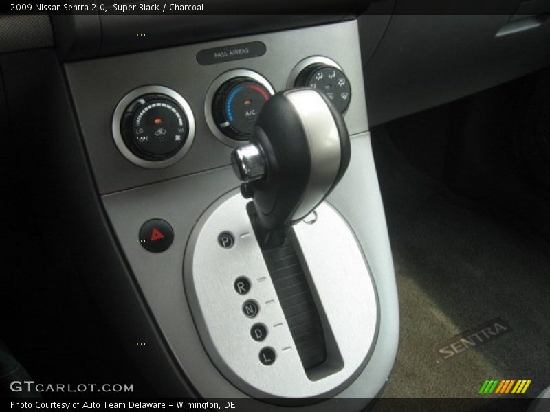 Super Black / Charcoal 2009 Nissan Sentra 2.0