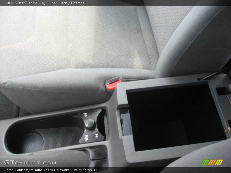 Super Black / Charcoal 2009 Nissan Sentra 2.0