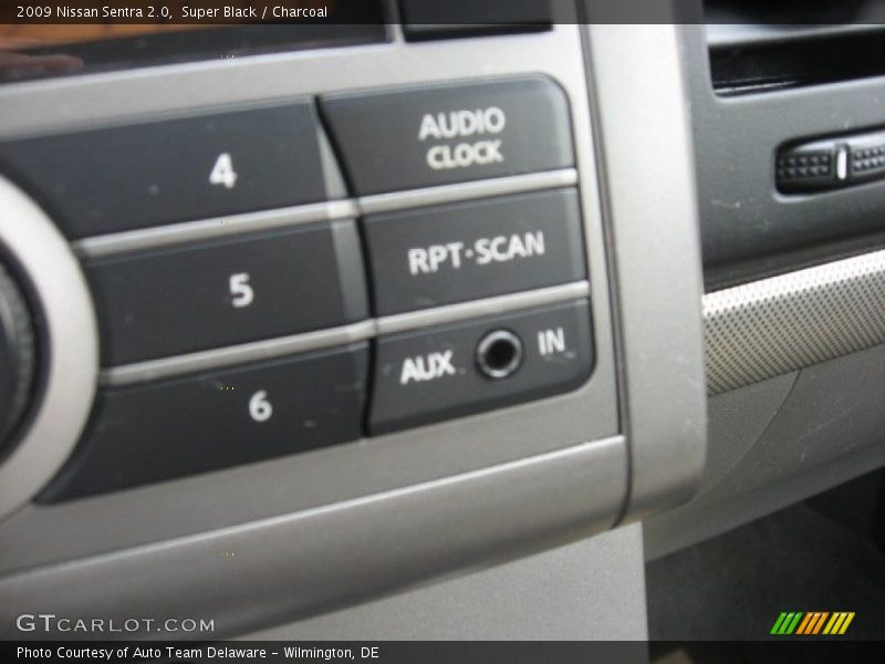 Super Black / Charcoal 2009 Nissan Sentra 2.0