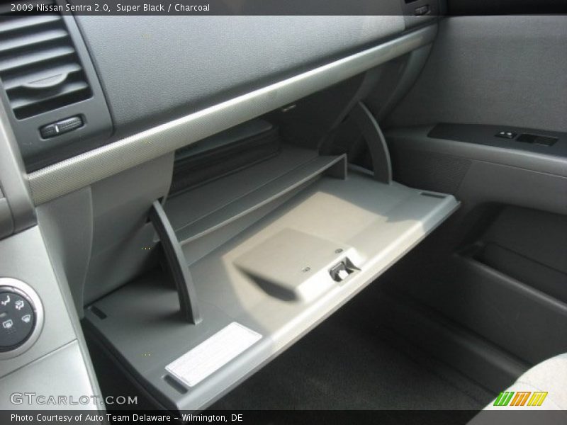 Super Black / Charcoal 2009 Nissan Sentra 2.0