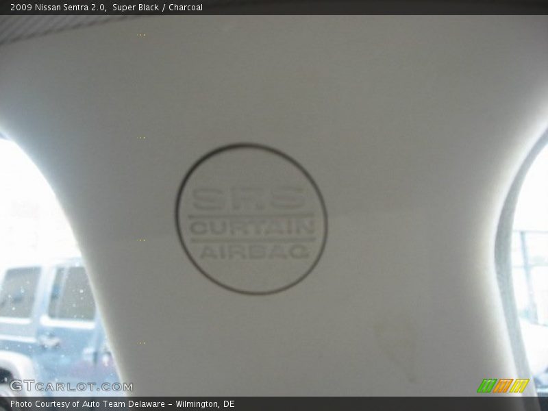 Super Black / Charcoal 2009 Nissan Sentra 2.0