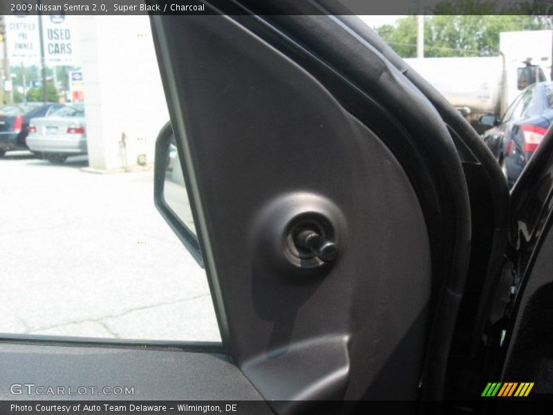 Super Black / Charcoal 2009 Nissan Sentra 2.0