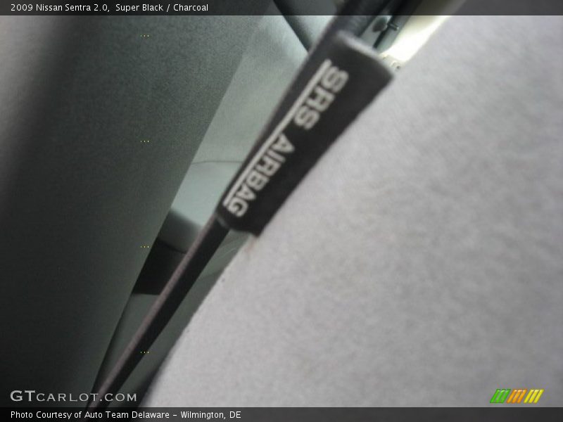 Super Black / Charcoal 2009 Nissan Sentra 2.0