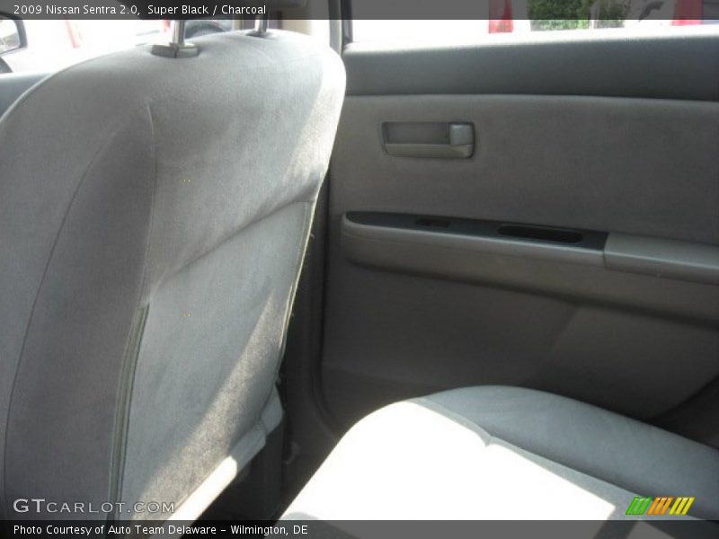 Super Black / Charcoal 2009 Nissan Sentra 2.0