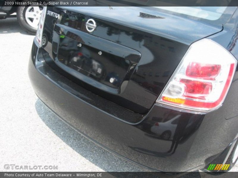 Super Black / Charcoal 2009 Nissan Sentra 2.0