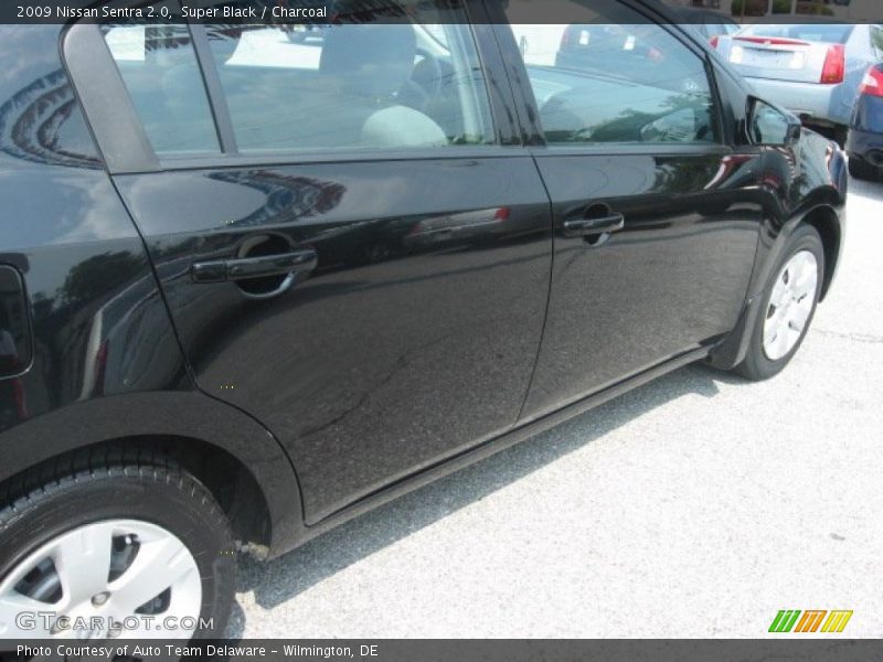 Super Black / Charcoal 2009 Nissan Sentra 2.0