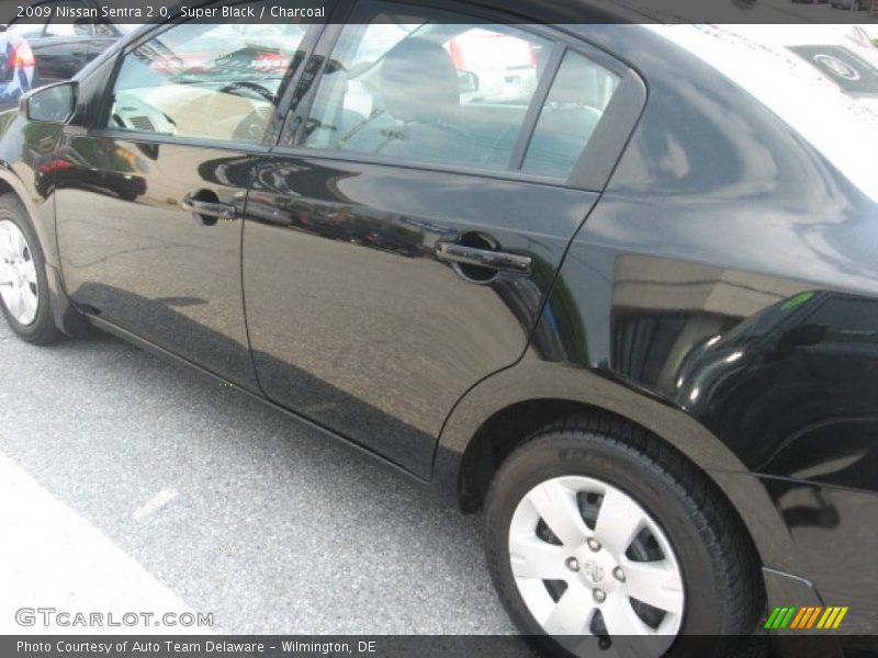 Super Black / Charcoal 2009 Nissan Sentra 2.0