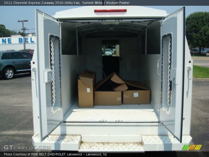 Summit White / Medium Pewter 2011 Chevrolet Express Cutaway 3500 Utility Van
