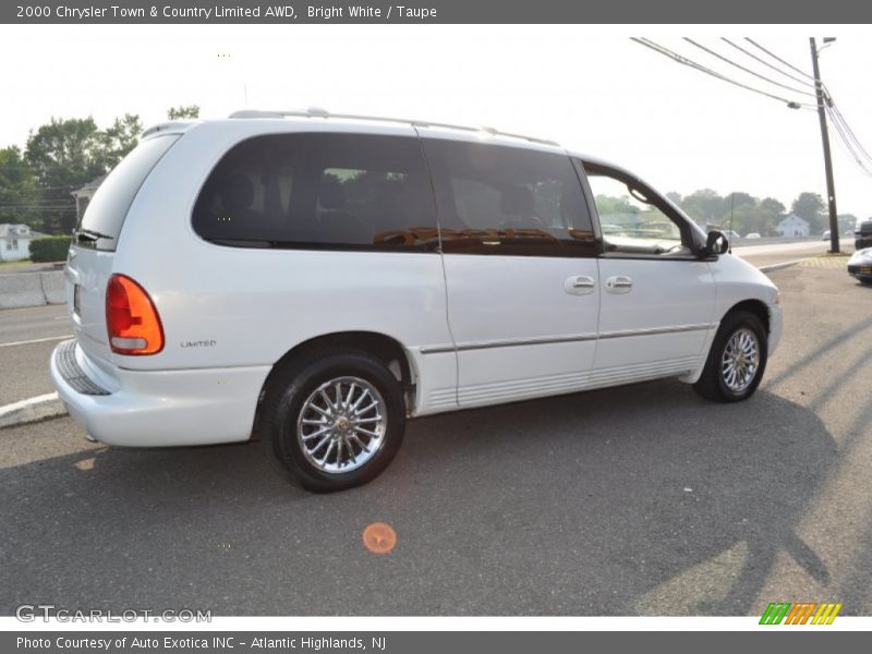 Bright White / Taupe 2000 Chrysler Town & Country Limited AWD