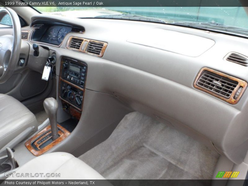 Dashboard of 1999 Camry XLE V6