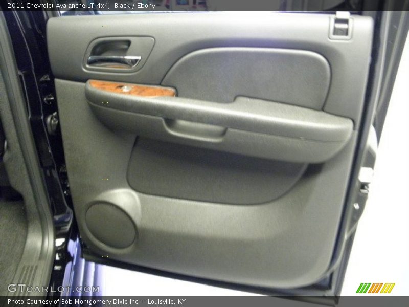 Black / Ebony 2011 Chevrolet Avalanche LT 4x4
