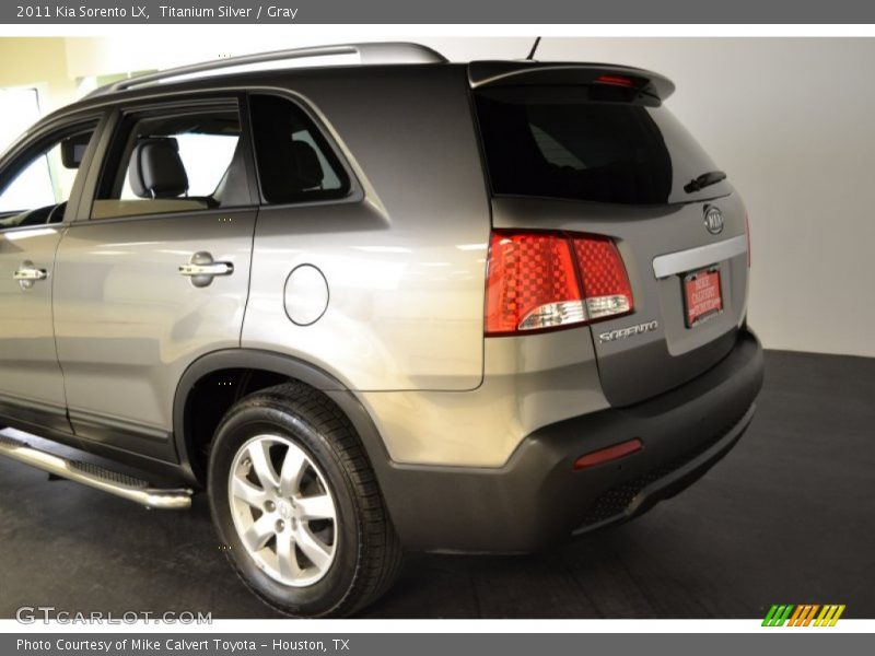 Titanium Silver / Gray 2011 Kia Sorento LX