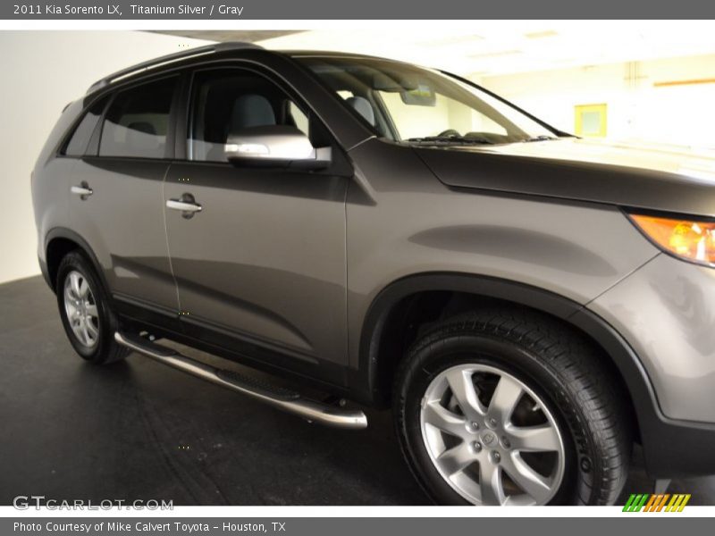 Titanium Silver / Gray 2011 Kia Sorento LX