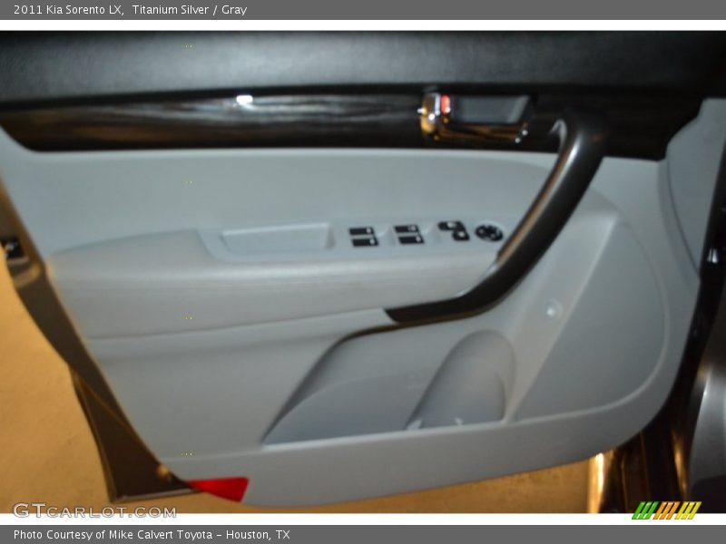Titanium Silver / Gray 2011 Kia Sorento LX