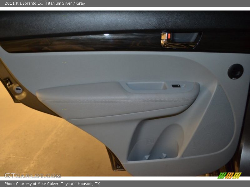 Titanium Silver / Gray 2011 Kia Sorento LX