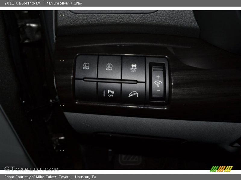 Titanium Silver / Gray 2011 Kia Sorento LX