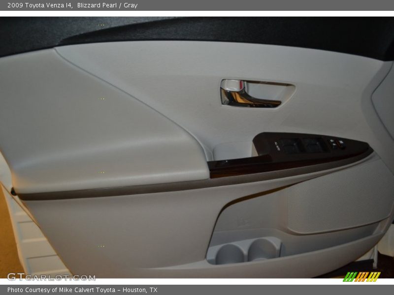 Blizzard Pearl / Gray 2009 Toyota Venza I4