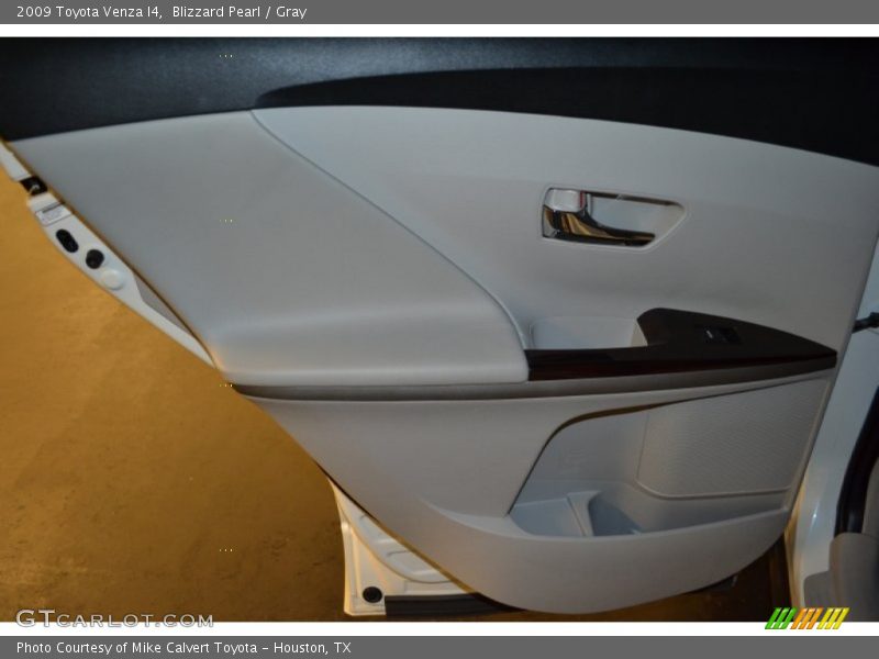 Blizzard Pearl / Gray 2009 Toyota Venza I4
