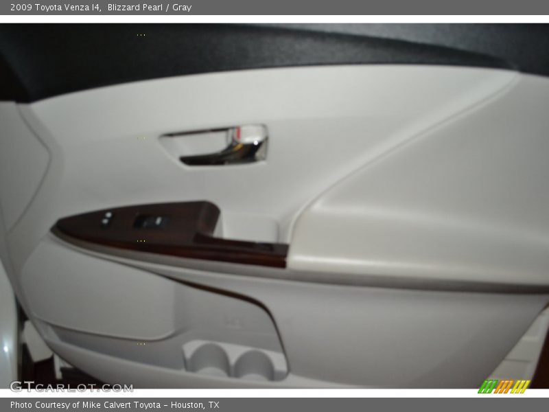 Blizzard Pearl / Gray 2009 Toyota Venza I4