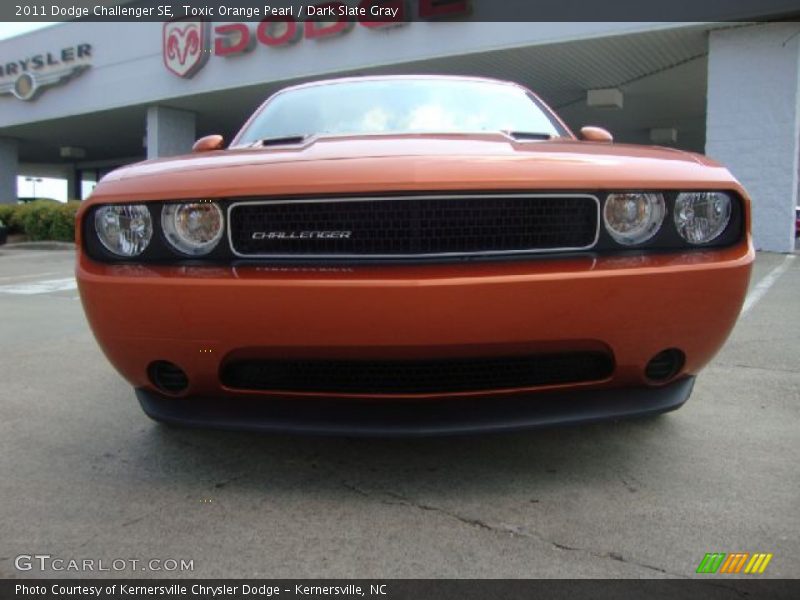 Toxic Orange Pearl / Dark Slate Gray 2011 Dodge Challenger SE