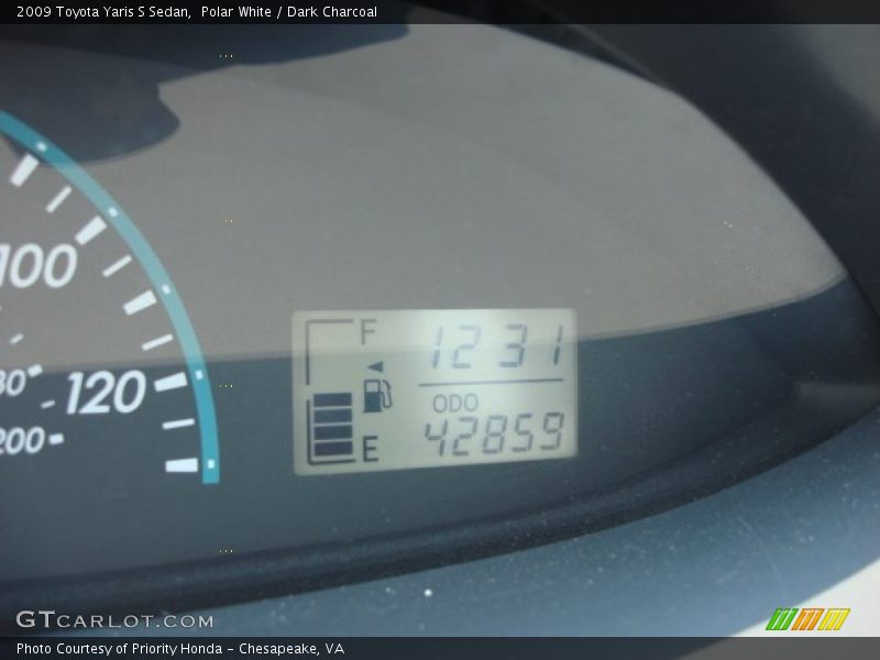 Polar White / Dark Charcoal 2009 Toyota Yaris S Sedan