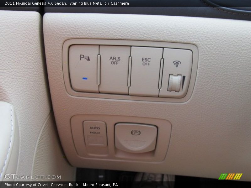 Controls of 2011 Genesis 4.6 Sedan