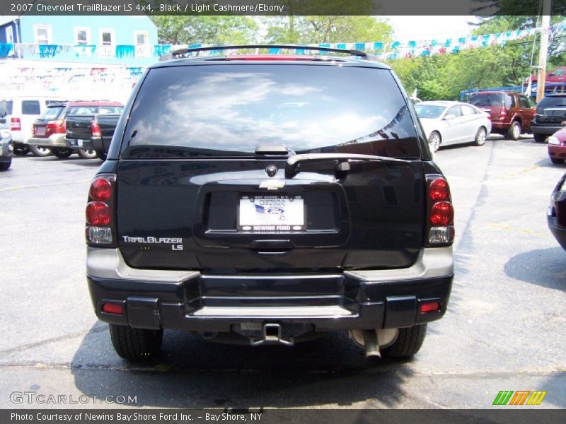 Black / Light Cashmere/Ebony 2007 Chevrolet TrailBlazer LS 4x4