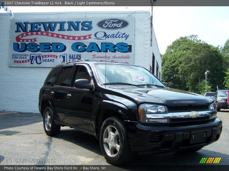 Black / Light Cashmere/Ebony 2007 Chevrolet TrailBlazer LS 4x4