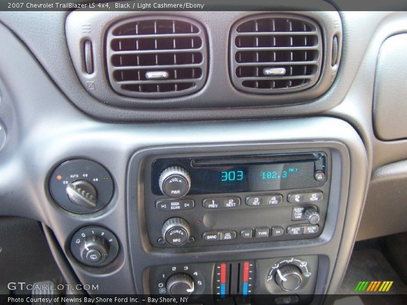 Black / Light Cashmere/Ebony 2007 Chevrolet TrailBlazer LS 4x4