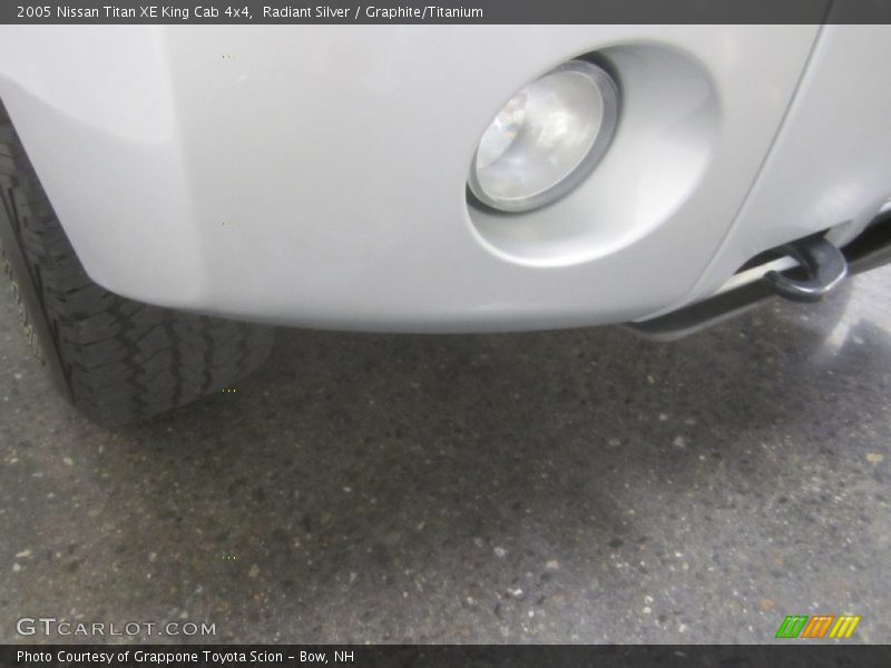 Radiant Silver / Graphite/Titanium 2005 Nissan Titan XE King Cab 4x4