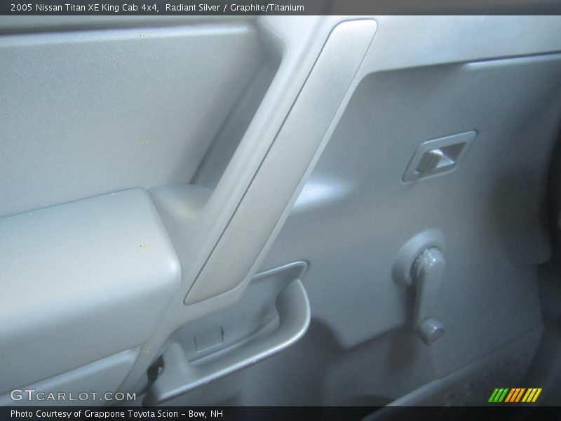 Radiant Silver / Graphite/Titanium 2005 Nissan Titan XE King Cab 4x4