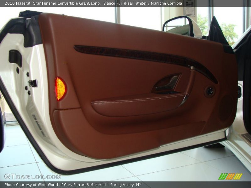 Bianco Fuji (Pearl White) / Marrone Corniola 2010 Maserati GranTurismo Convertible GranCabrio
