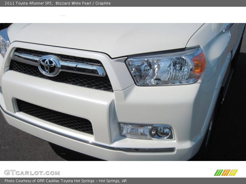 Blizzard White Pearl / Graphite 2011 Toyota 4Runner SR5