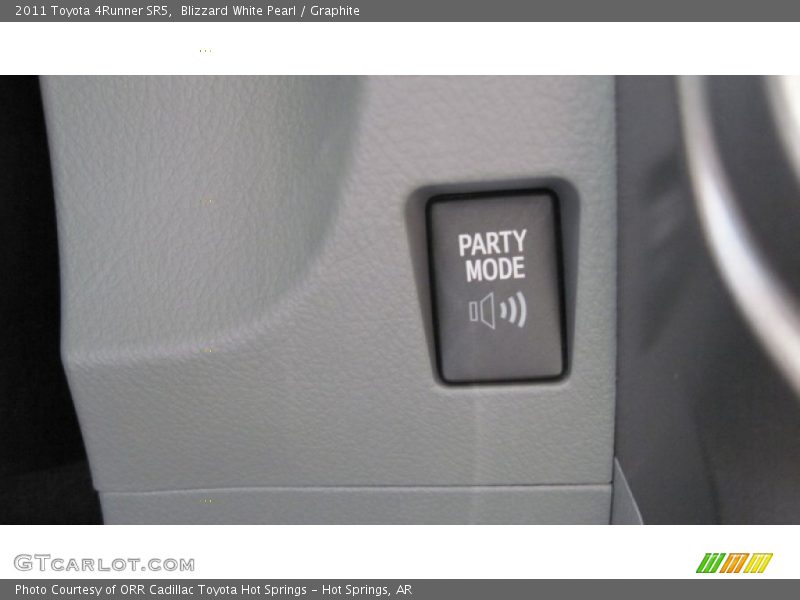 Blizzard White Pearl / Graphite 2011 Toyota 4Runner SR5