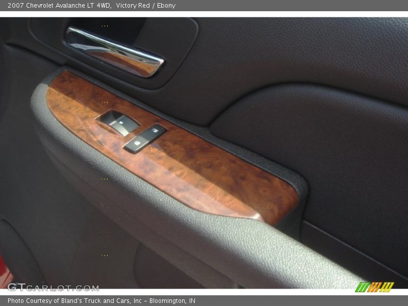 Victory Red / Ebony 2007 Chevrolet Avalanche LT 4WD