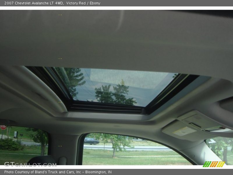 Victory Red / Ebony 2007 Chevrolet Avalanche LT 4WD