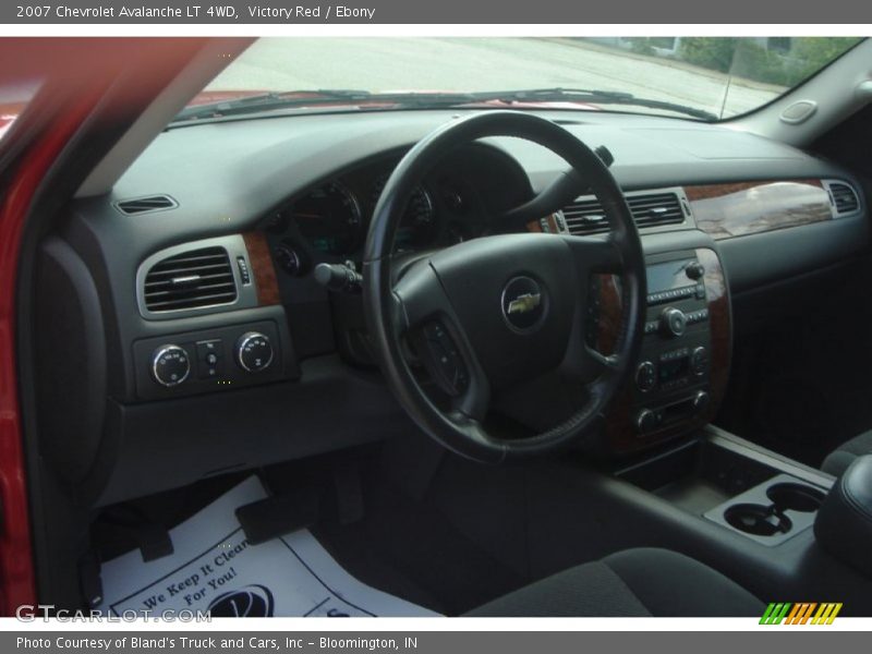 Victory Red / Ebony 2007 Chevrolet Avalanche LT 4WD