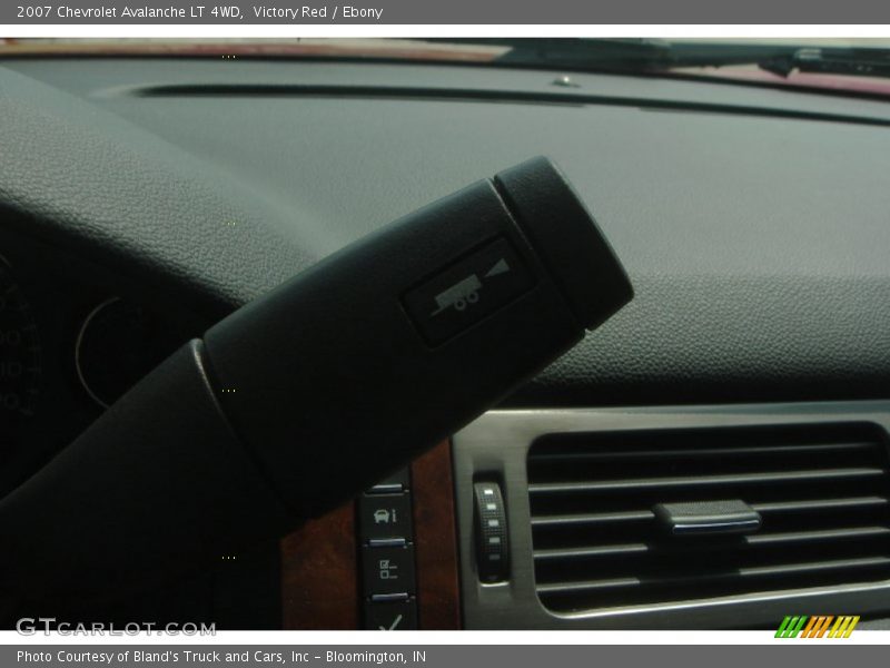 Victory Red / Ebony 2007 Chevrolet Avalanche LT 4WD