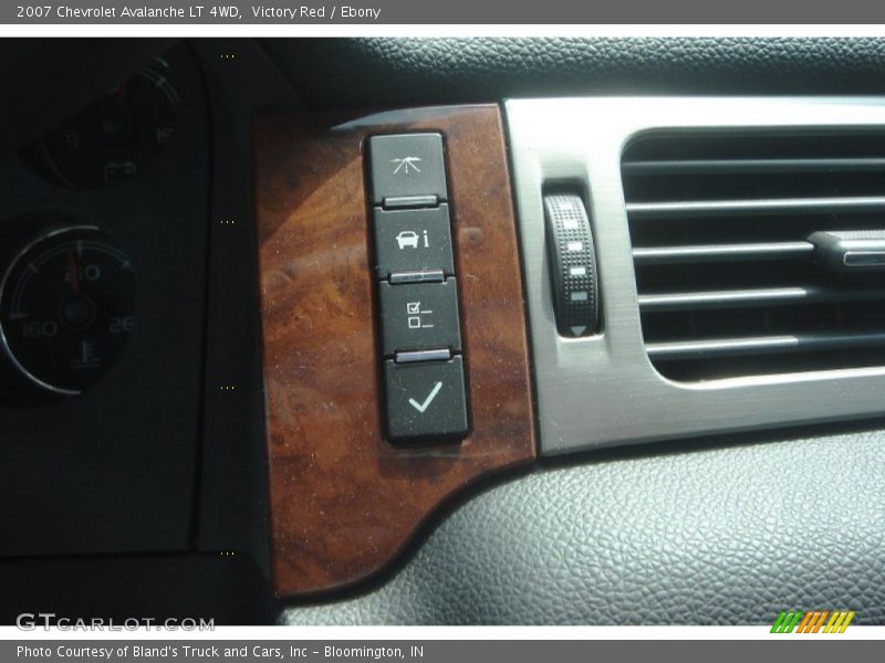 Victory Red / Ebony 2007 Chevrolet Avalanche LT 4WD