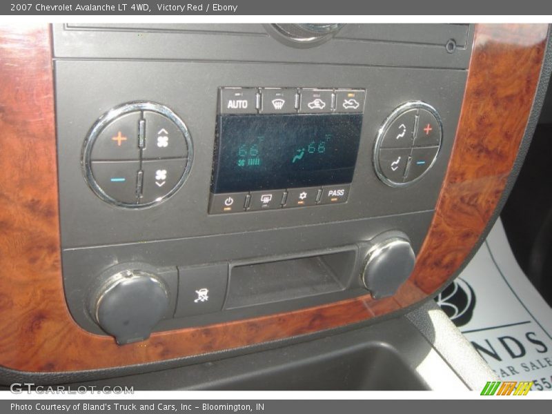 Victory Red / Ebony 2007 Chevrolet Avalanche LT 4WD