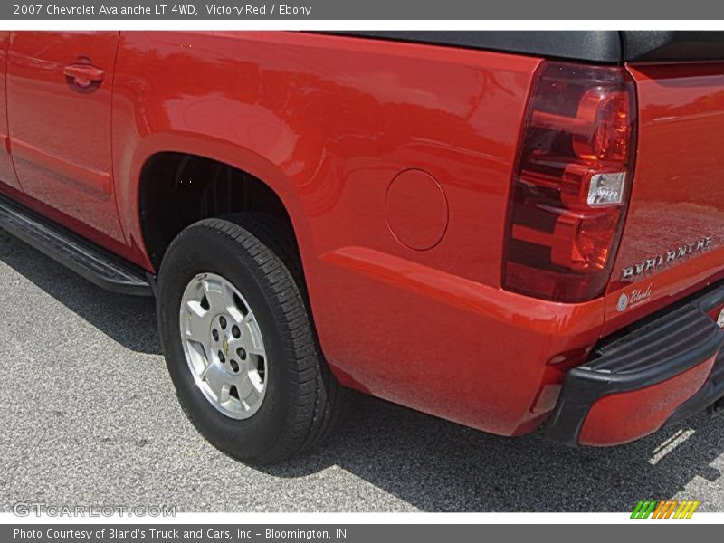 Victory Red / Ebony 2007 Chevrolet Avalanche LT 4WD