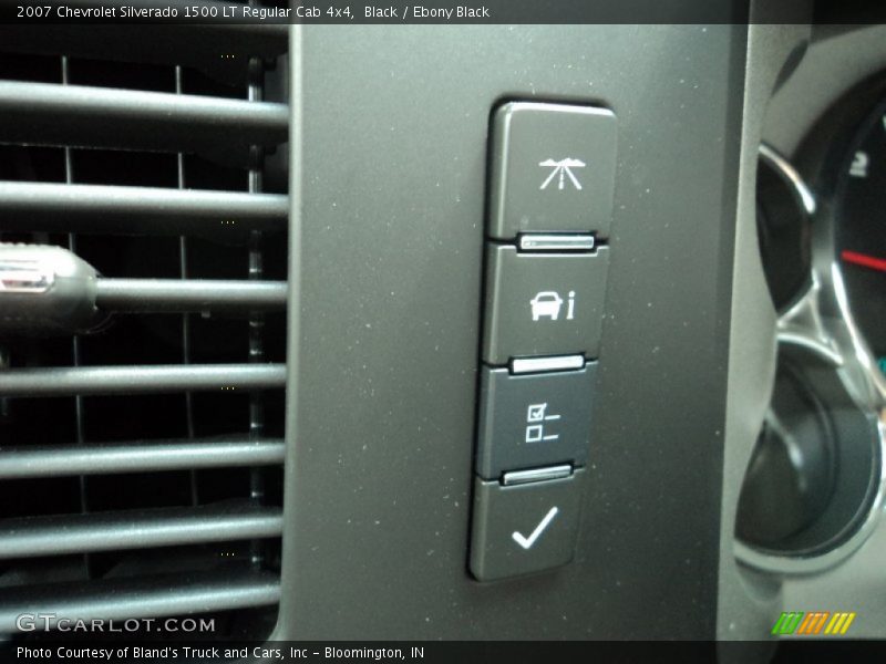 Controls of 2007 Silverado 1500 LT Regular Cab 4x4