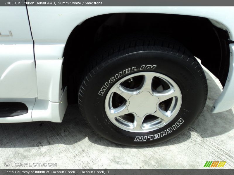 Summit White / Sandstone 2005 GMC Yukon Denali AWD