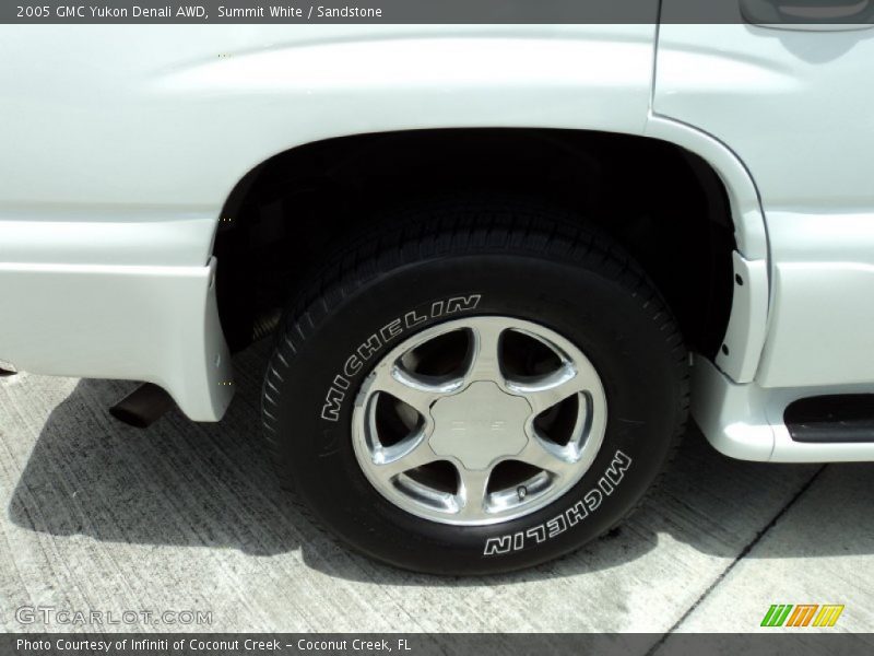Summit White / Sandstone 2005 GMC Yukon Denali AWD