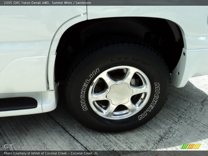 Summit White / Sandstone 2005 GMC Yukon Denali AWD