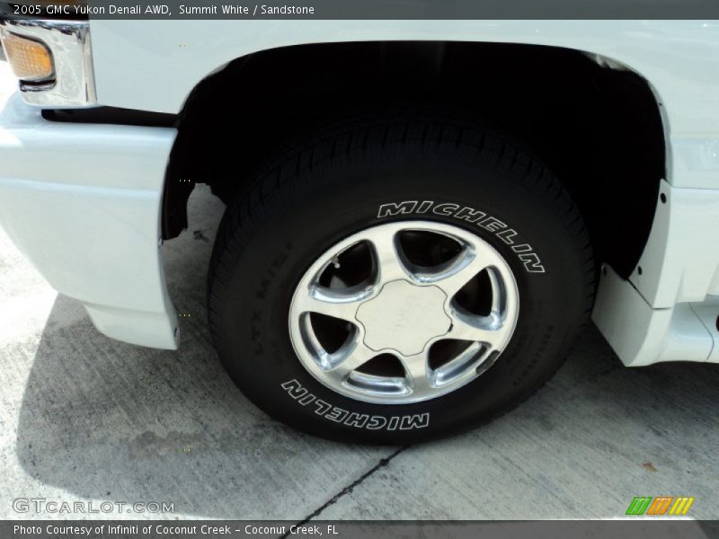 Summit White / Sandstone 2005 GMC Yukon Denali AWD