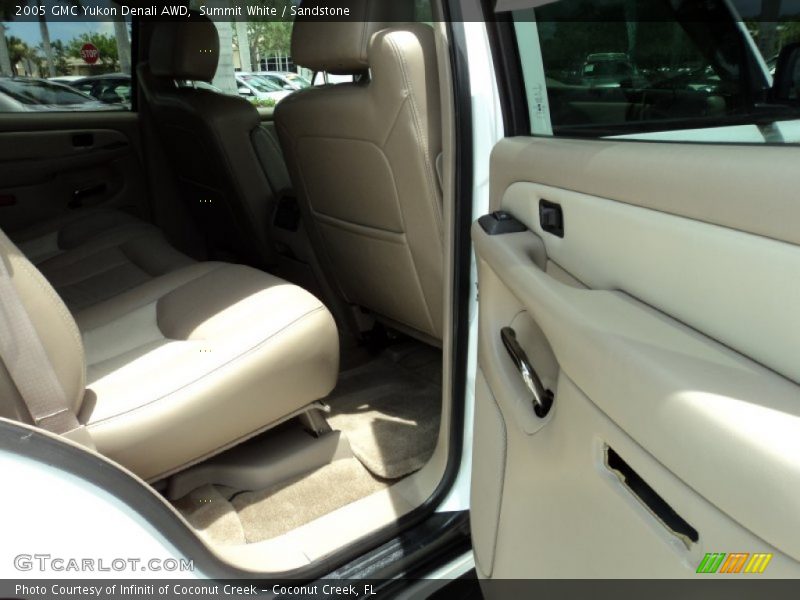 Summit White / Sandstone 2005 GMC Yukon Denali AWD