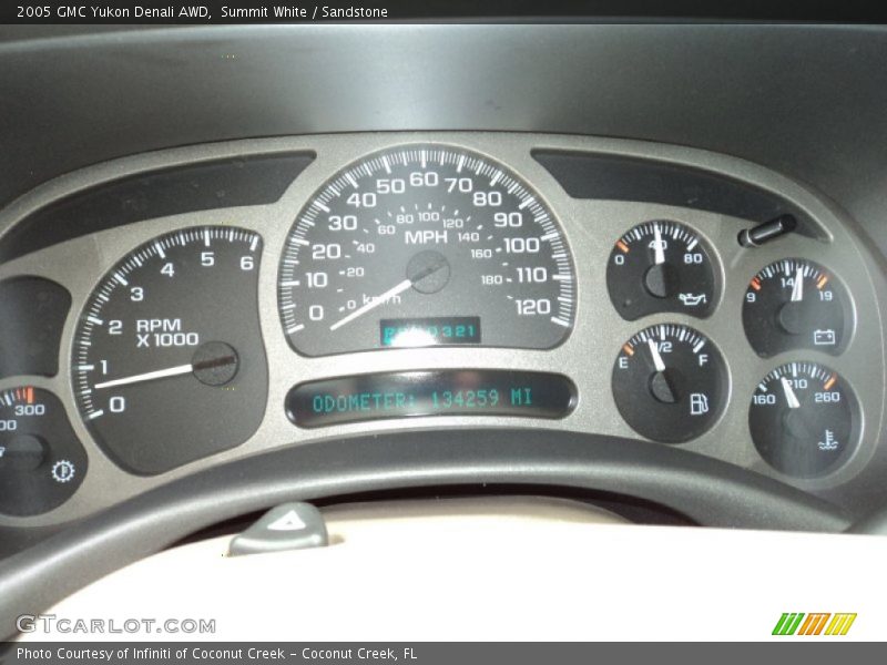 Summit White / Sandstone 2005 GMC Yukon Denali AWD