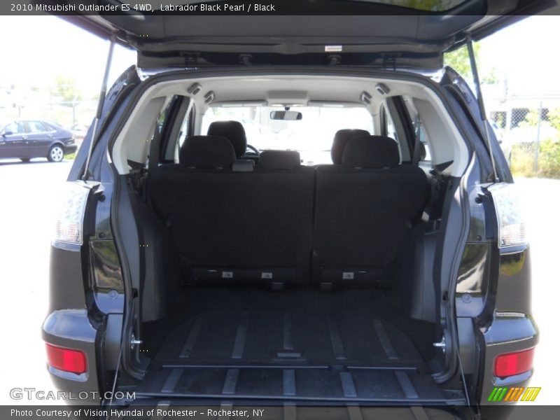 Labrador Black Pearl / Black 2010 Mitsubishi Outlander ES 4WD