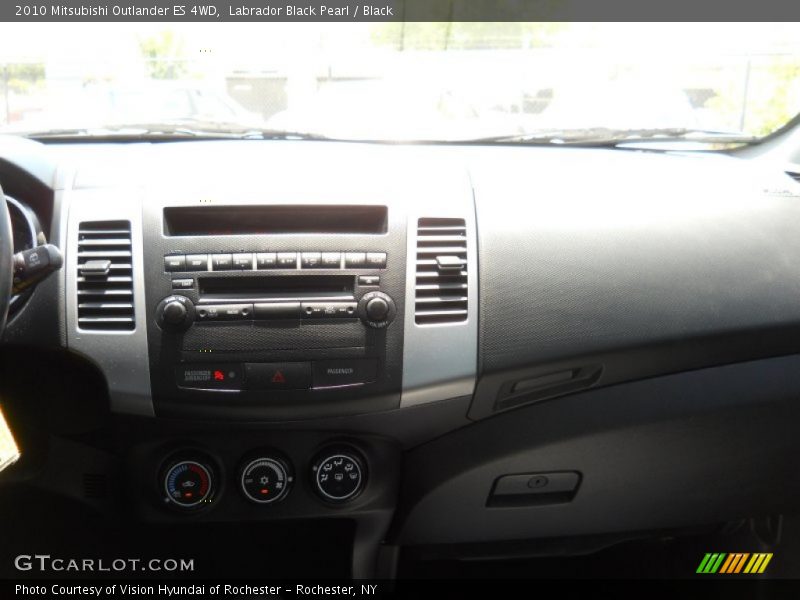 Labrador Black Pearl / Black 2010 Mitsubishi Outlander ES 4WD